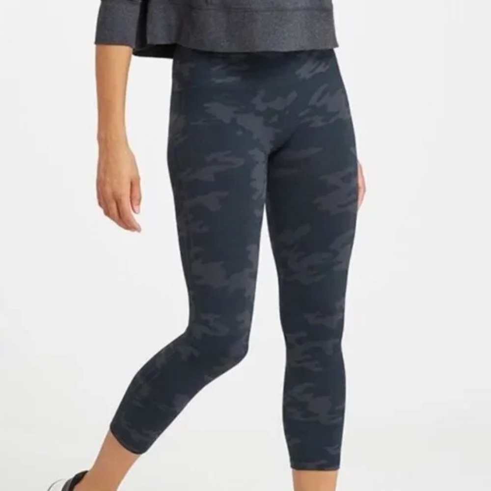 Spanx Leggings Cropped Lamn Leggings Black Camo NWT